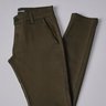 Calça sarja masculina cor verde da Affecto vista lateral frente